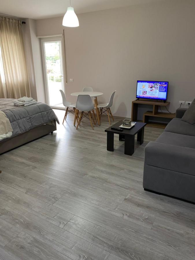 Apartamente Oslo Vlorë Buitenkant foto